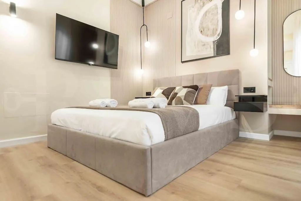 Romantic Getaway Studio In The Center By Rems Malaga Apartment